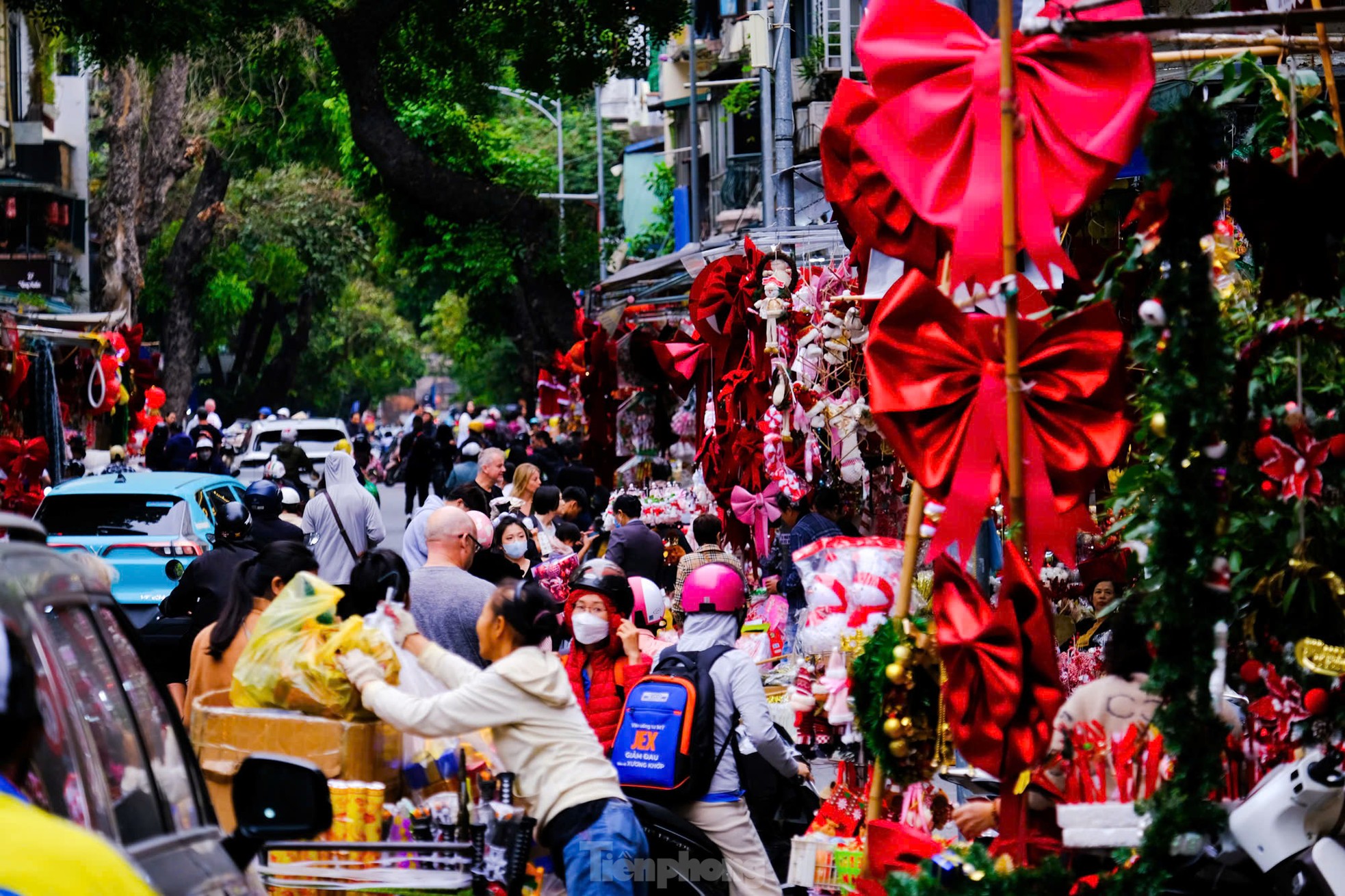 Tạo hình người tuyết, nghề lạ hái bộn tiền ở Thủ đô mùa Giáng sinh - Ảnh 13