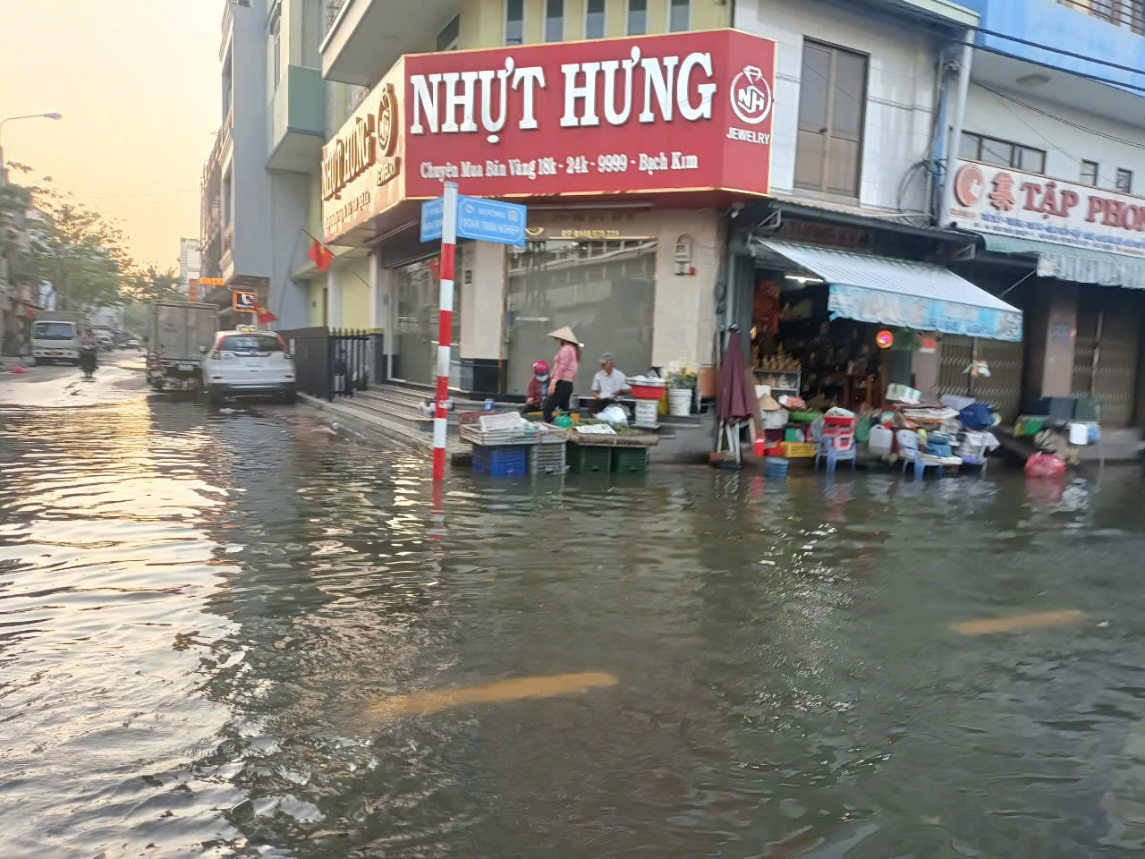 Hình ảnh "khác lạ" tại chợ Thủ Dầu Một trong sáng 18-11 - Ảnh 3