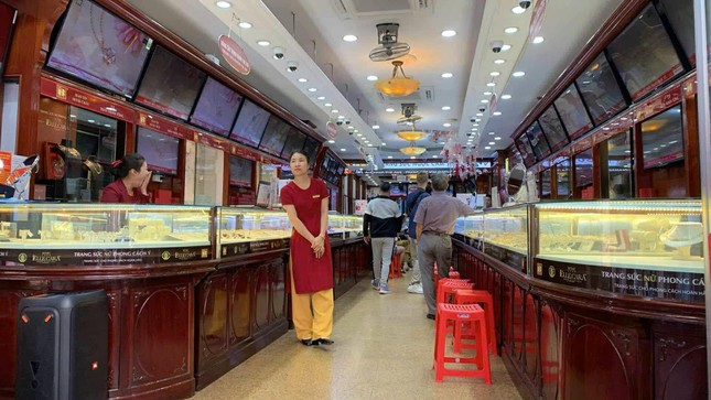 Giá vàng giảm mạnh, điều gì đang xảy ra? - Ảnh 1