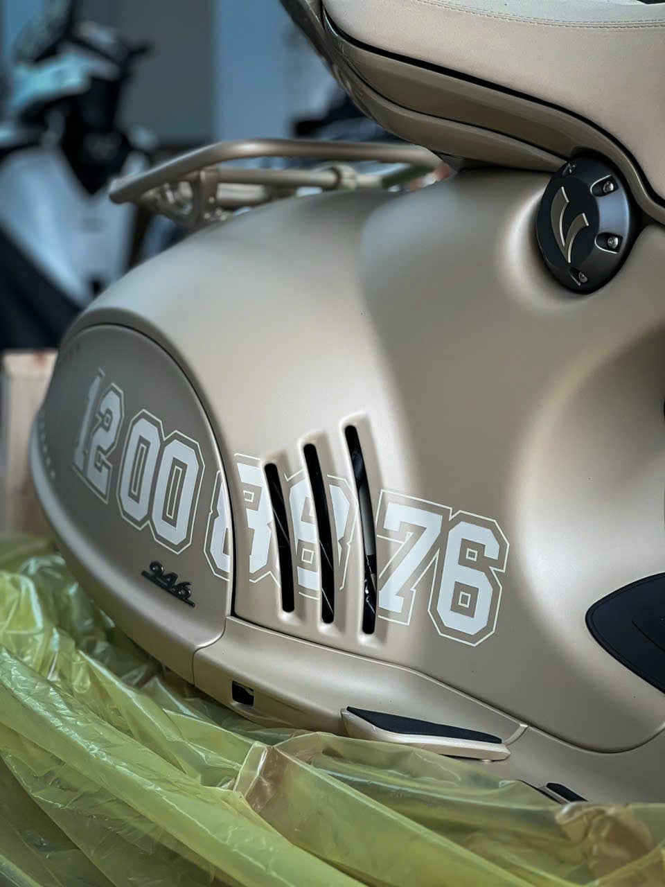 Hai tháng nữa là Tết, Vespa 946 bản Rồng 'hết thời' hét giá, từng đắt ngang xe sang nay có nơi rao dưới 500 triệu - Ảnh 5