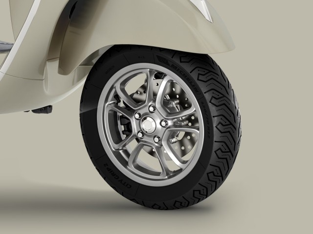 Chiếc Vespa mạnh nhất lịch sử ra mắt - Ảnh 5