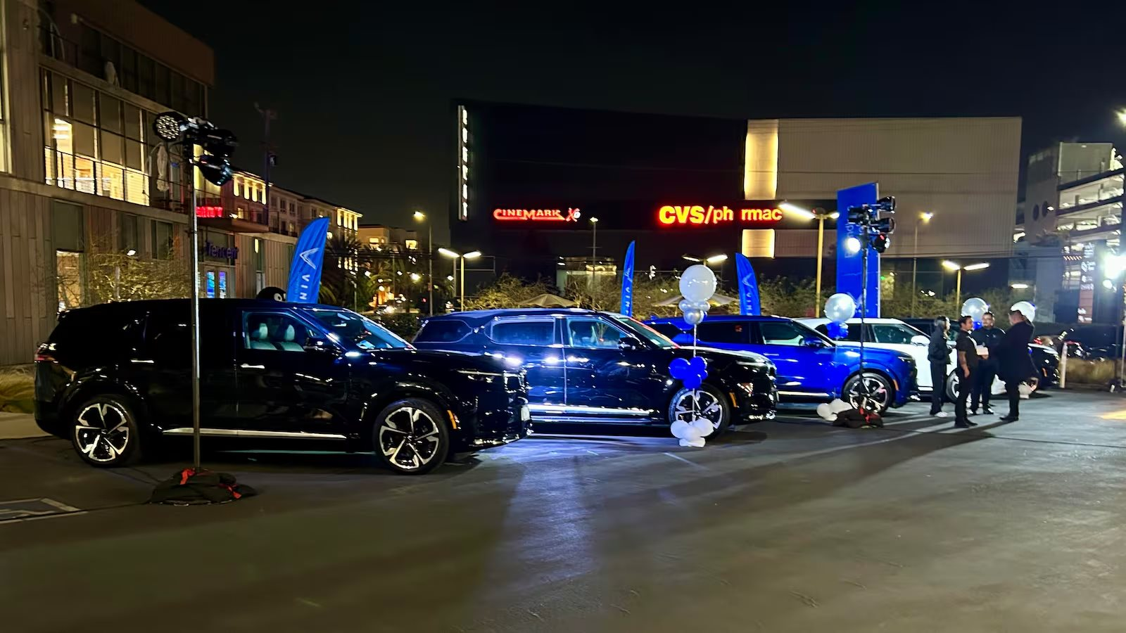 Sau VF 8, VinFast chính thức bàn giao những chiếc VF 9 đầu tiên đến khách hàng tại Mỹ - Ảnh 4