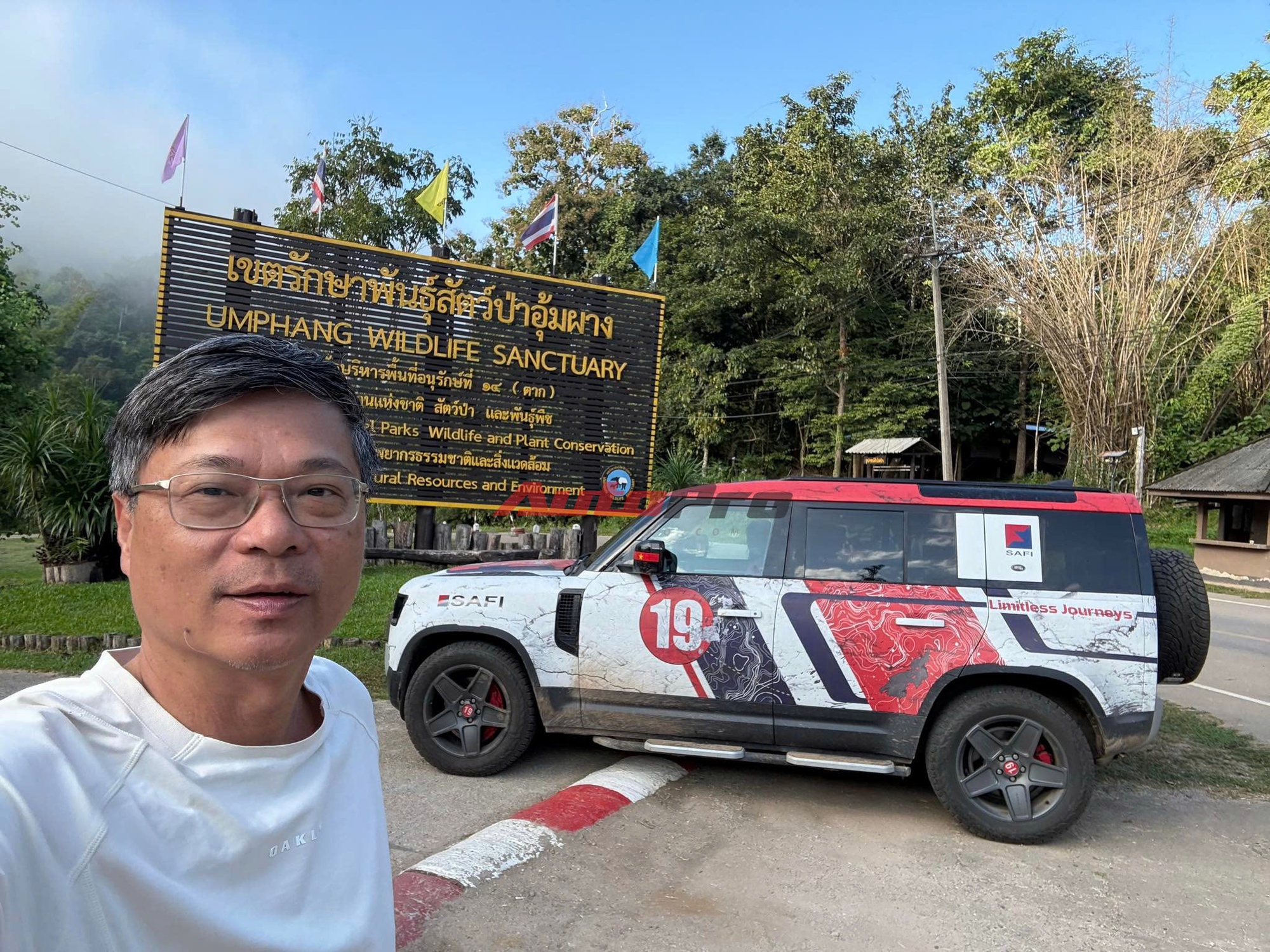 Chủ xe Defender lái 7.000km xuyên Việt Nam - Thái Lan: ‘Chạy địa hình sướng, có đoạn vượt 4.000 khúc cua, vẫn còn điểm bất tiện’ - Ảnh 1