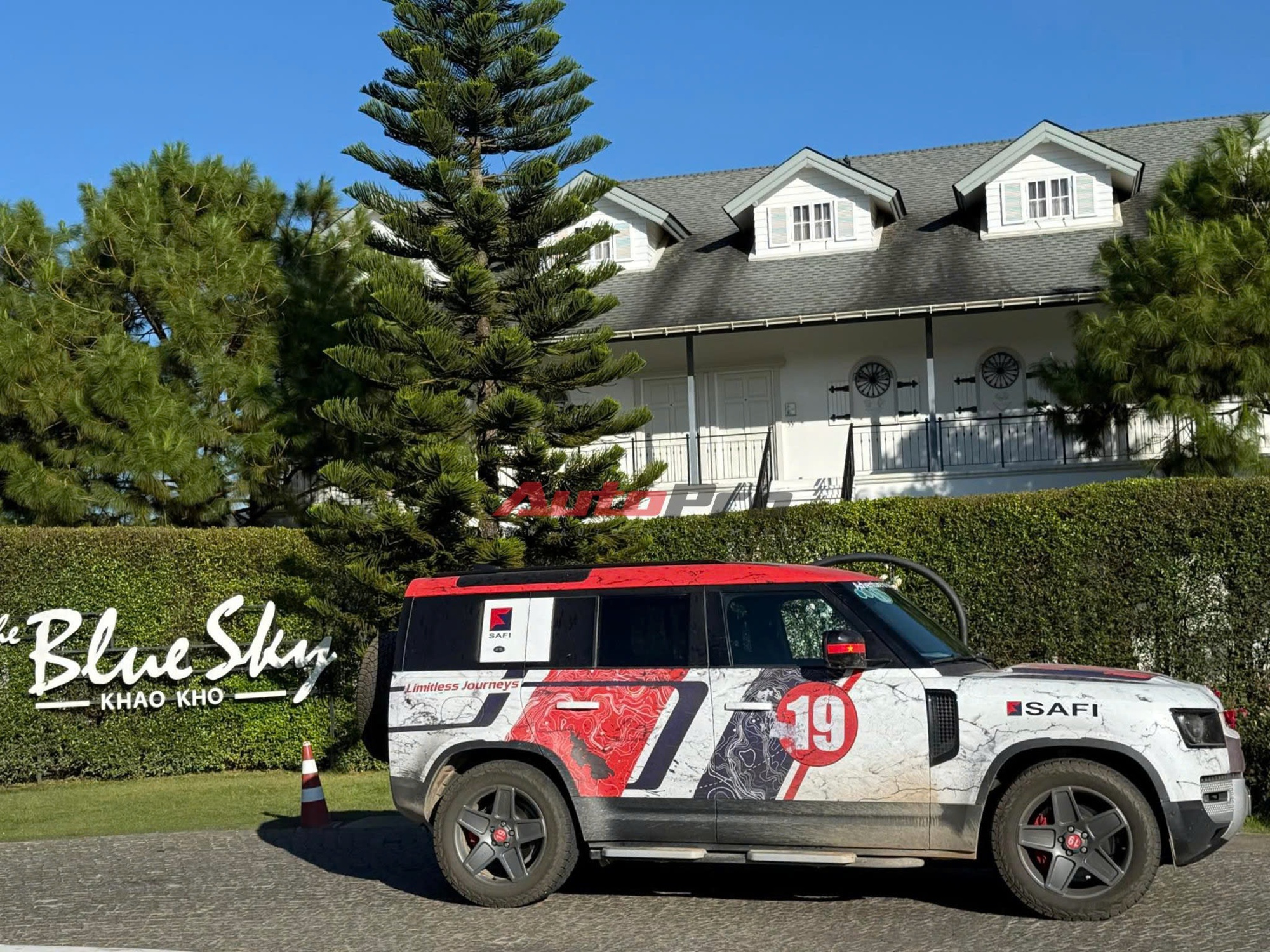 Chủ xe Defender lái 7.000km xuyên Việt Nam - Thái Lan: ‘Chạy địa hình sướng, có đoạn vượt 4.000 khúc cua, vẫn còn điểm bất tiện’ - Ảnh 11