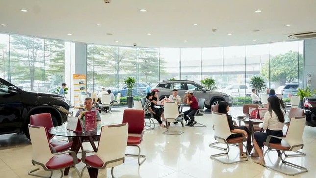 Thị trường ô tô cuối năm: ‘Chạy nước rút’ hưởng lệ phí trước bạ - Ảnh 1