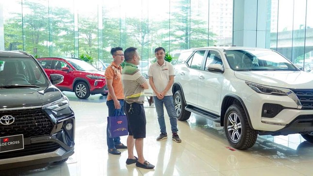 Thị trường ô tô cuối năm: ‘Chạy nước rút’ hưởng lệ phí trước bạ - Ảnh 2