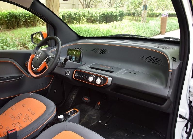 Baojun E100 lộ giá bán dự kiến tại Việt Nam: Ngắn hơn Wuling Mini EV gần nửa mét, vẫn không có sạc nhanh - Ảnh 4