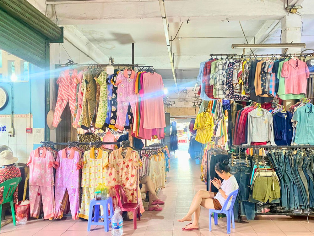 Tiểu thương lo ế khách sau Black Friday - Ảnh 1