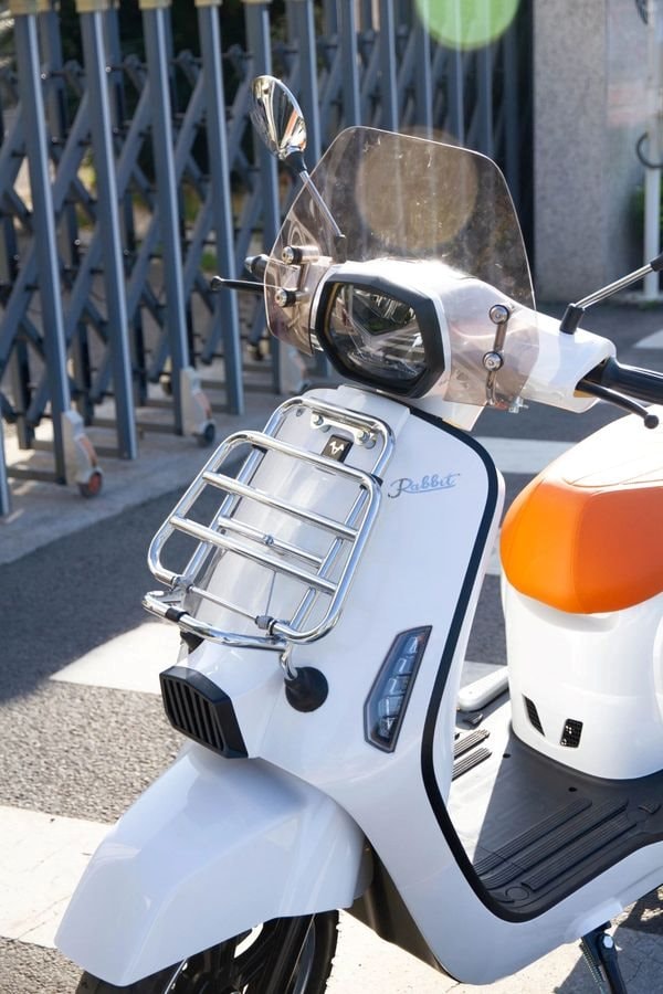 Xe ga 125cc giá 19 triệu đồng ra mắt: Thiết kế cổ điển, có ABS 2 kênh, uống 2,7 lít/100km. - Ảnh 3