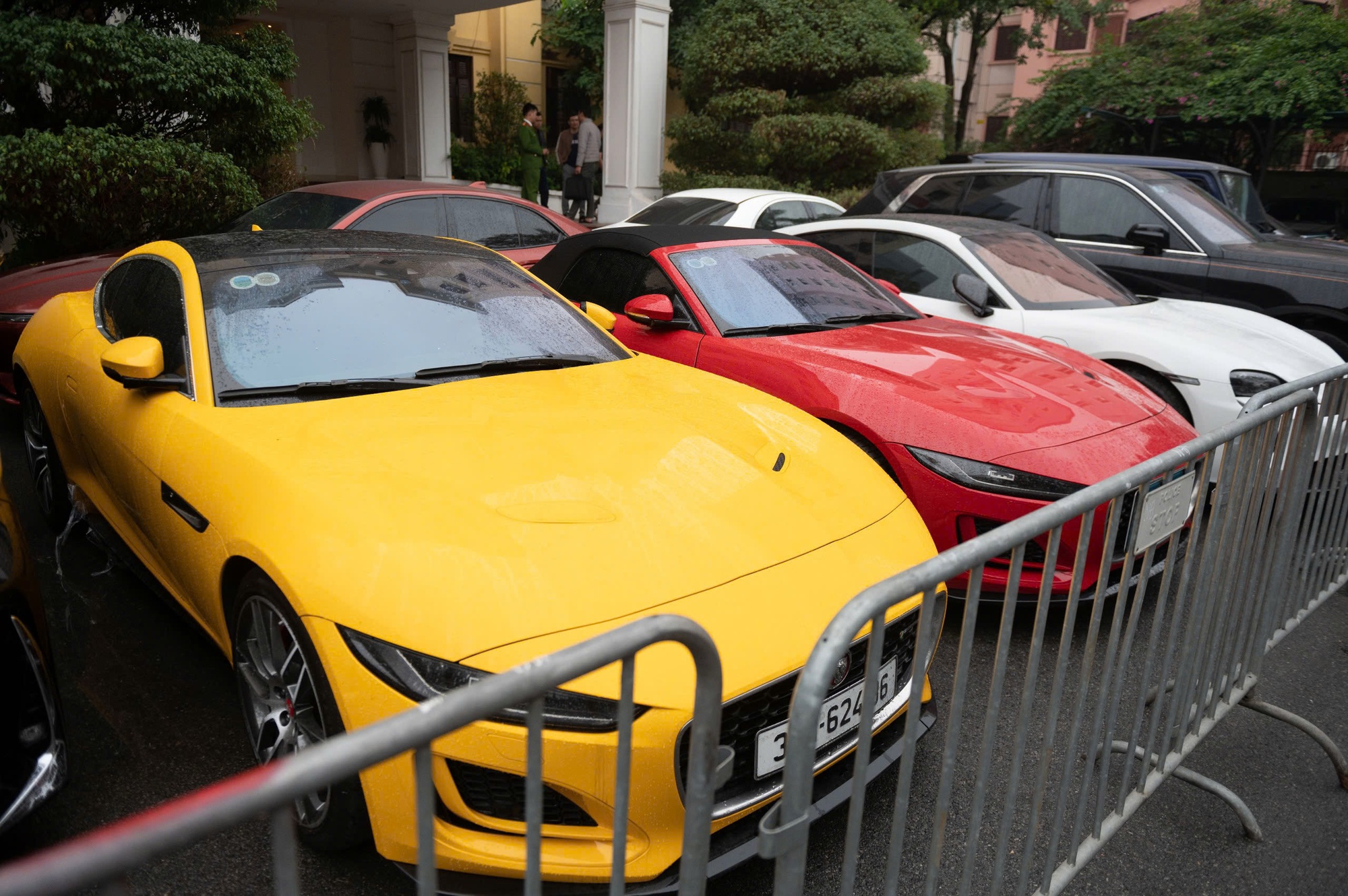 Cận cảnh dàn siêu xe Rolls-Royce, Lamborghini, G63 của Mr Pips - Ảnh 4