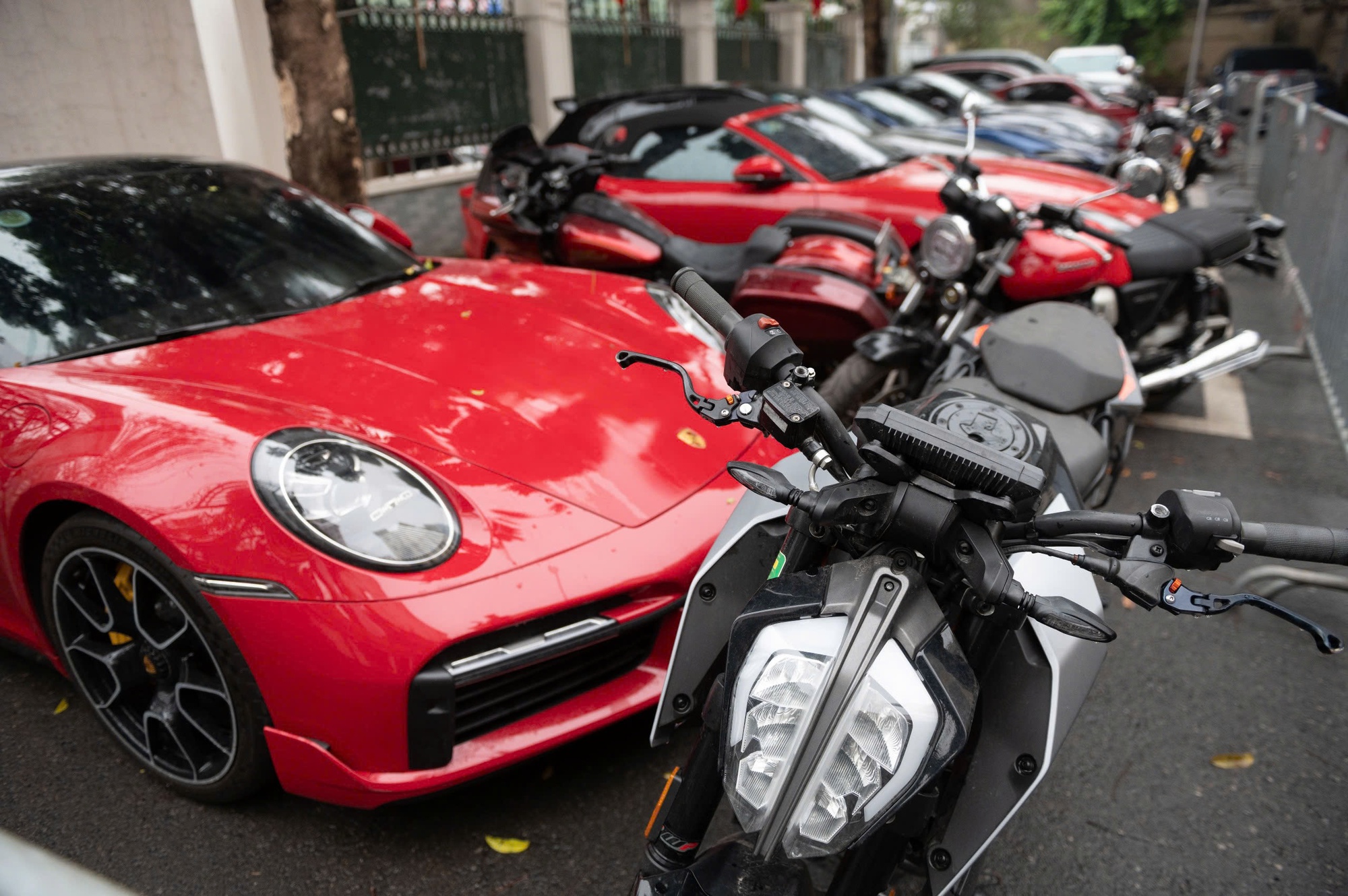 Cận cảnh dàn siêu xe Rolls-Royce, Lamborghini, G63 của Mr Pips - Ảnh 6