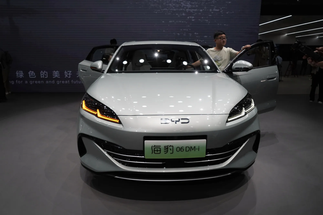 Bí ẩn dòng chữ "lắp ráp tại Trung Quốc" trên vỏ hộp iPad: Người lắp ráp ở đây thực sự là ai? - Ảnh 3