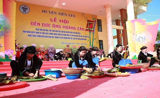 Độc lạ đệ nhất cua biển được trao vương miện như hoa hậu - Ảnh 4