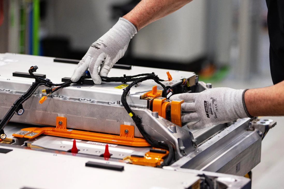 Điểm tới hạn của pin xe điện giá rẻ: Các hãng xe sẽ làm gì khi không thể giảm giá linh kiện chiếm 40% chi phí thành phẩm được nữa? - Ảnh 4