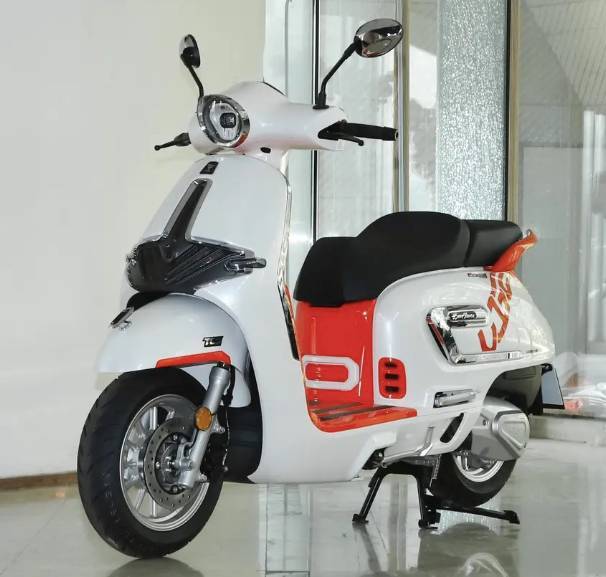 Một mẫu xe tay ga 150cc vừa ra mắt: Có công nghệ chống đường trơn, nổi bật trong tầm giá 40 triệu đồng - Ảnh 3