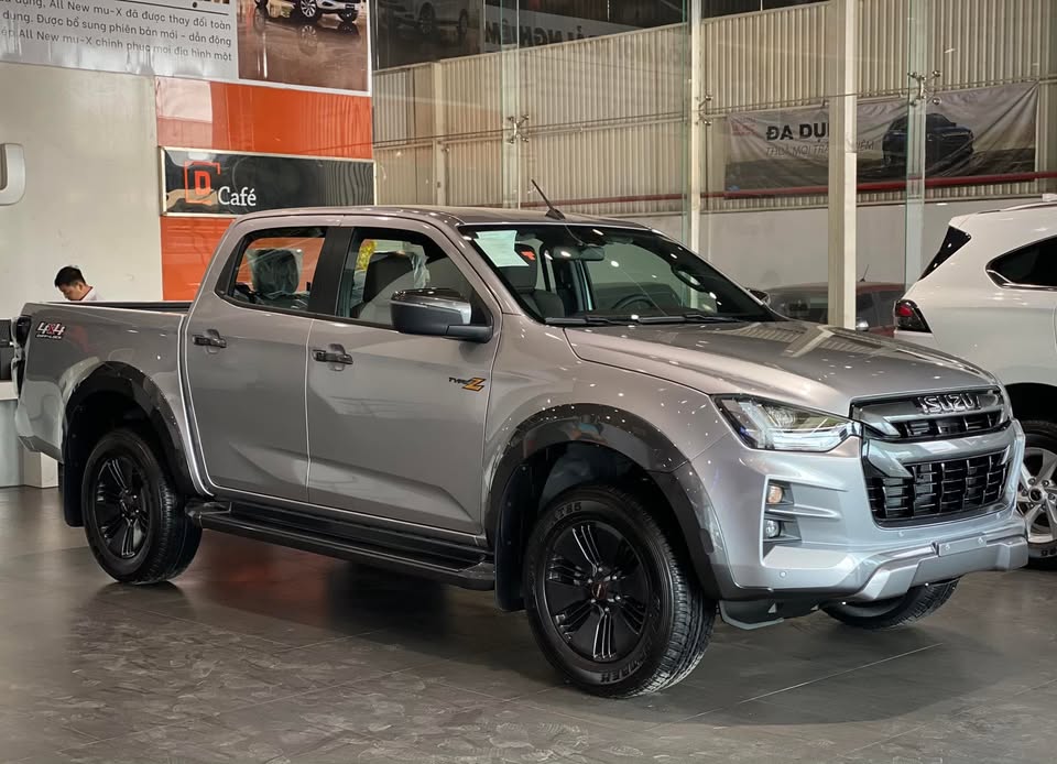 Loạt xe đại hạ giá năm 2024: Pajero Sport lớn nhất đến 300 triệu, có mẫu 'miệt mài giảm' 12 tháng vẫn chưa hết hàng tồn - Ảnh 6