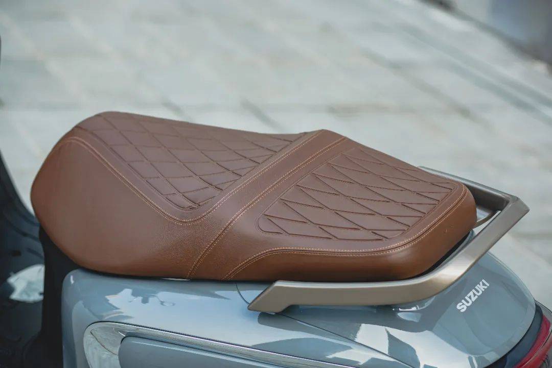 Xe ga siêu tiết kiệm xăng của Suzuki xịn thế này đây, đẹp ngang Vespa nhưng giá rẻ như Honda Vision - Ảnh 11