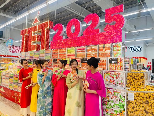 Bất ngờ với thị trường Tết sớm ở TPHCM - Ảnh 4