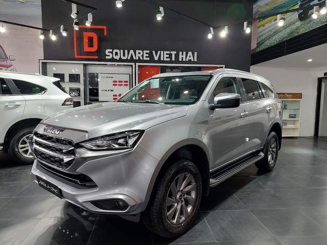 Isuzu mu-X giảm tới 250 triệu tại đại lý trong những ngày cuối năm: Bản 'full' không đến 1 tỷ đồng, chỉ ngang nhóm Tucson, Sportage - Ảnh 1
