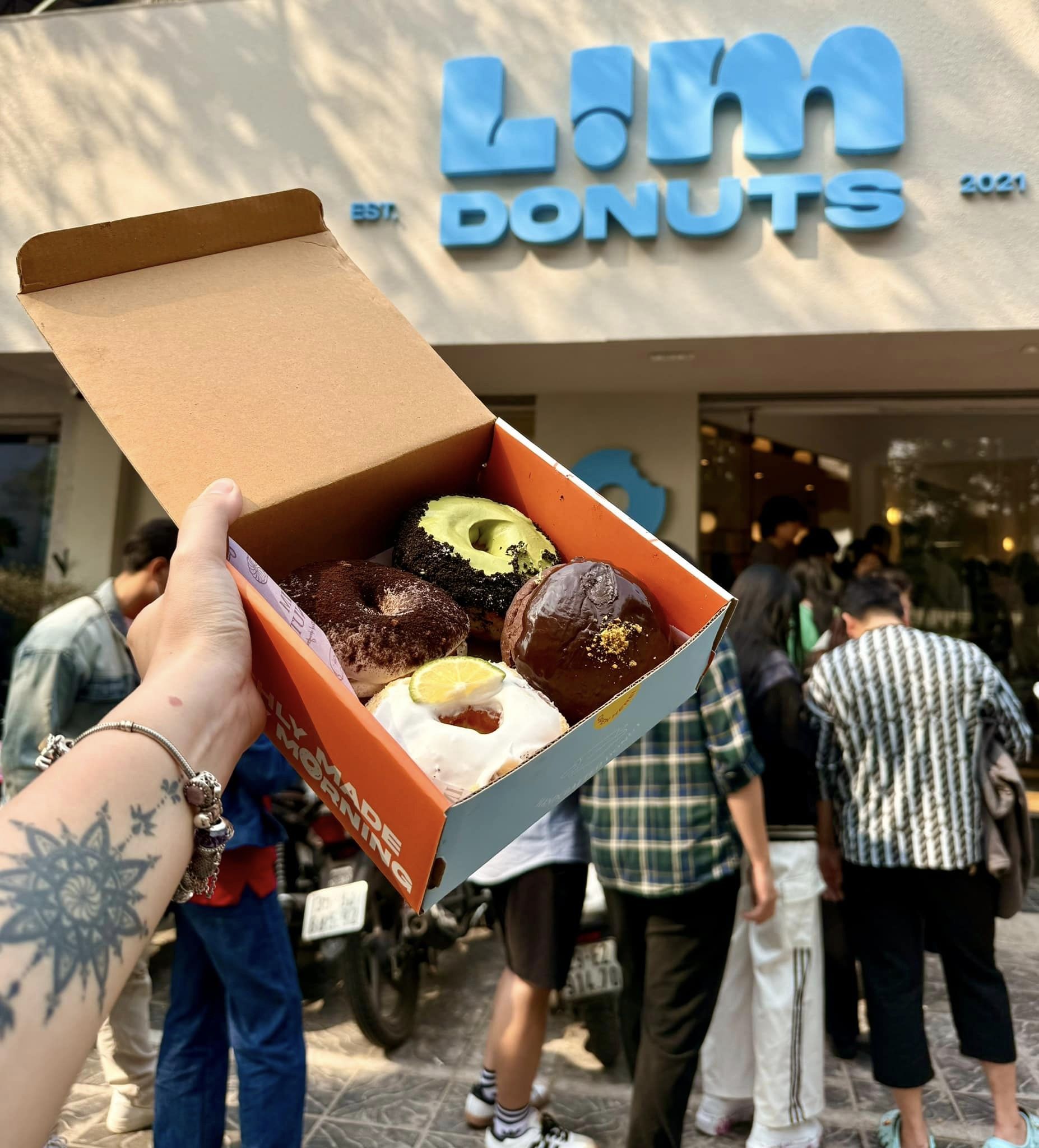 Một loạt thương hiệu ăn uống cực hot gần đây: Khách xếp hàng dài chờ mua nhưng lại gây tranh cãi? - Ảnh 11