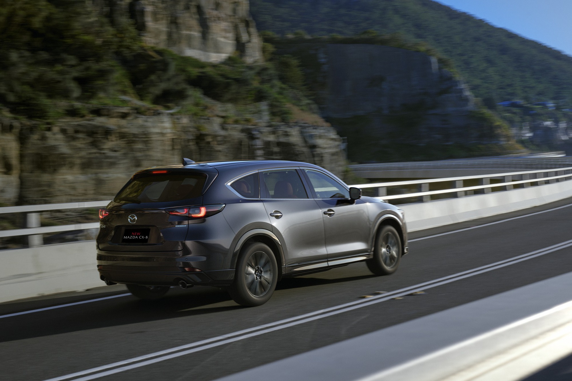 Mazda CX-8 2024 giá từ 969 triệu đồng: Bỏ 1 bản, tăng giá nhẹ, thêm tính năng nhiều người cần khi đi xa - Ảnh 7