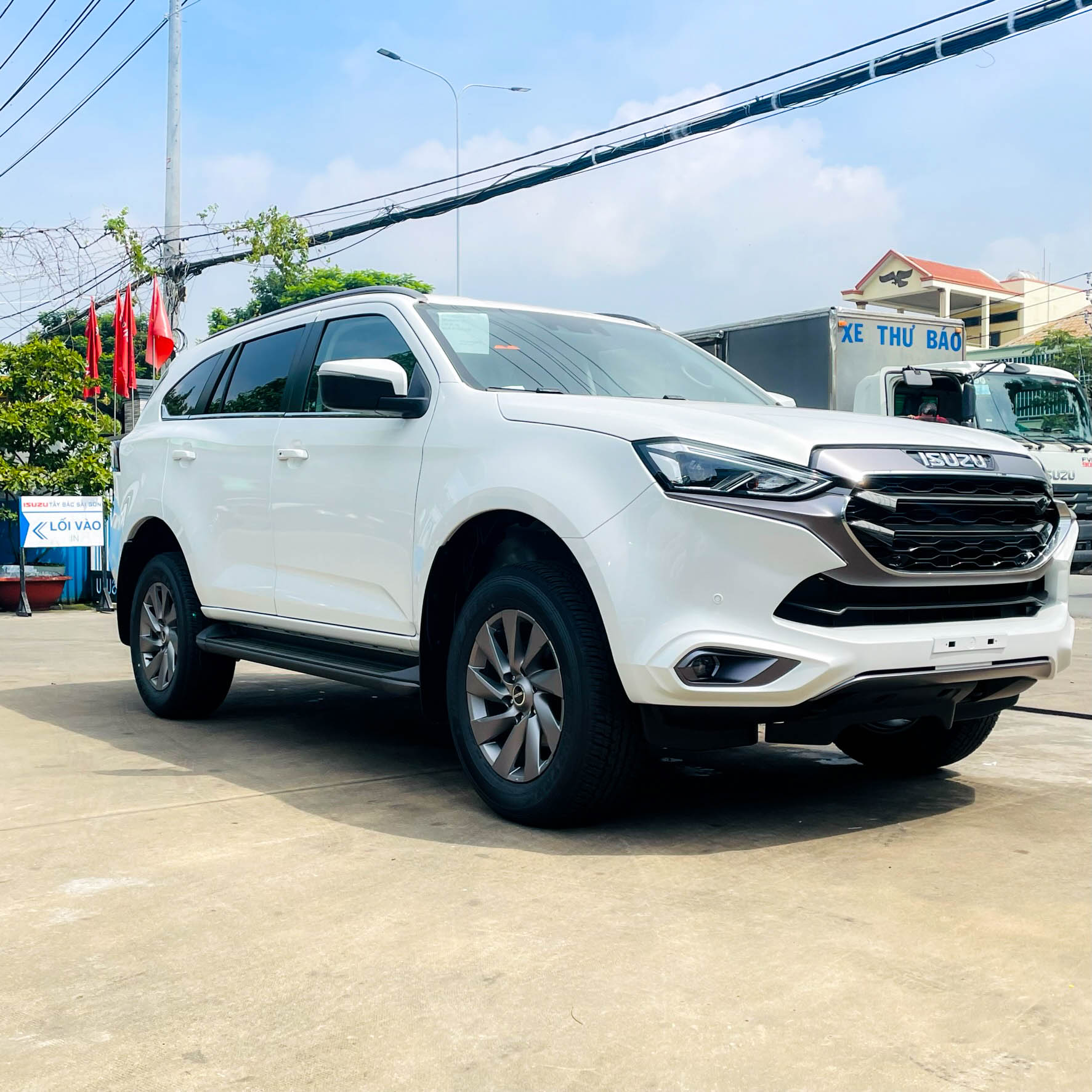 Isuzu mu-X lại xả kho: Giá giảm 240 triệu đồng, khởi điểm từ 1,01 tỷ, ngang Tucson, Sportage bản cao - Ảnh 3
