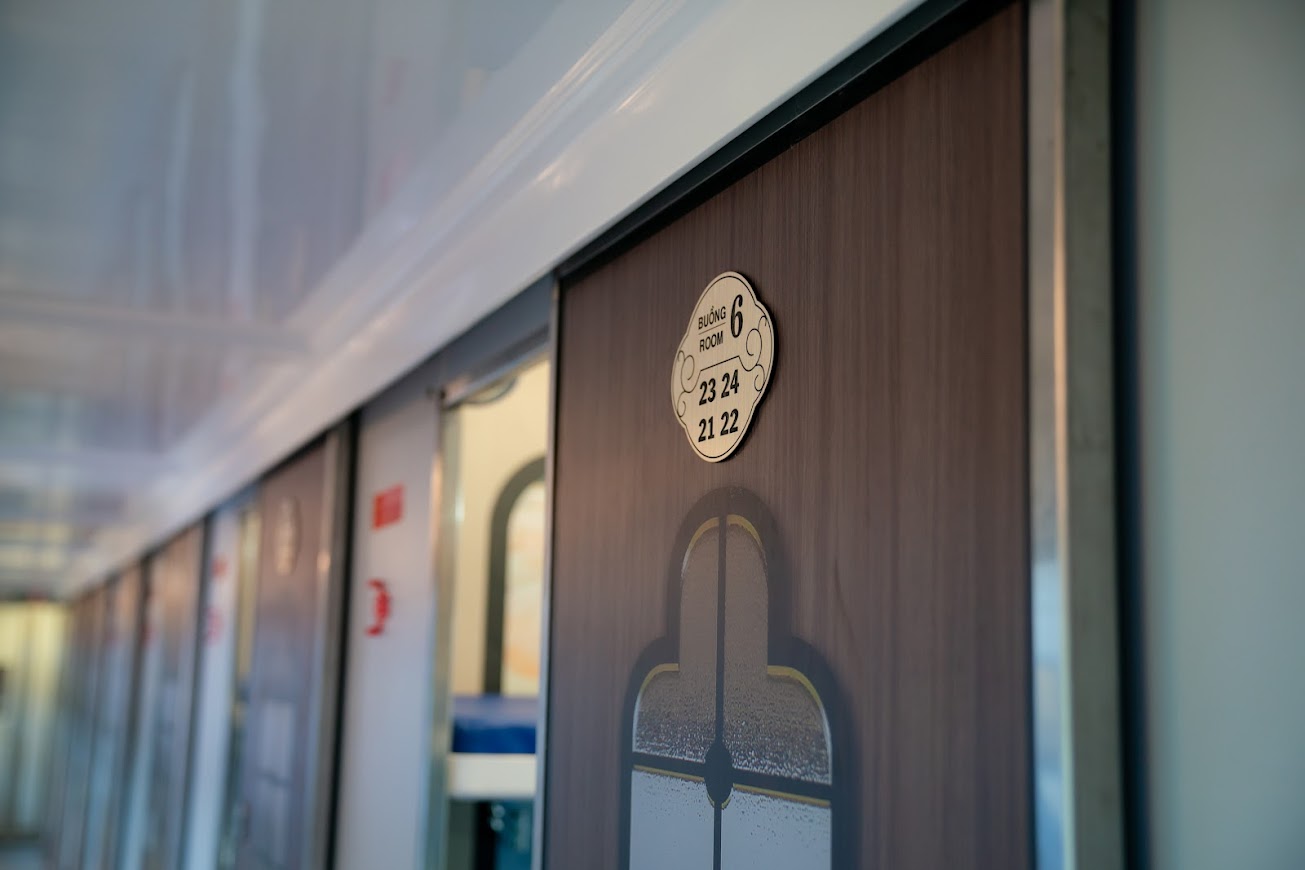 Việt Nam vừa có thêm 11 toa tàu cực xịn hơn 25 tỷ đồng: Ghế xoay 180 độ, màn hình LCD, gương cảm ứng - Ảnh 6