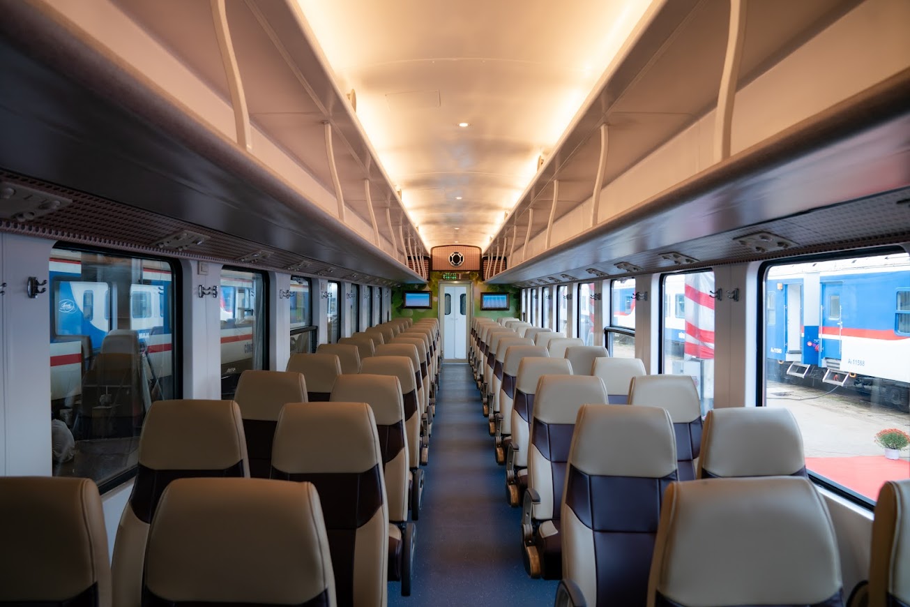 Việt Nam vừa có thêm 11 toa tàu cực xịn hơn 25 tỷ đồng: Ghế xoay 180 độ, màn hình LCD, gương cảm ứng - Ảnh 4