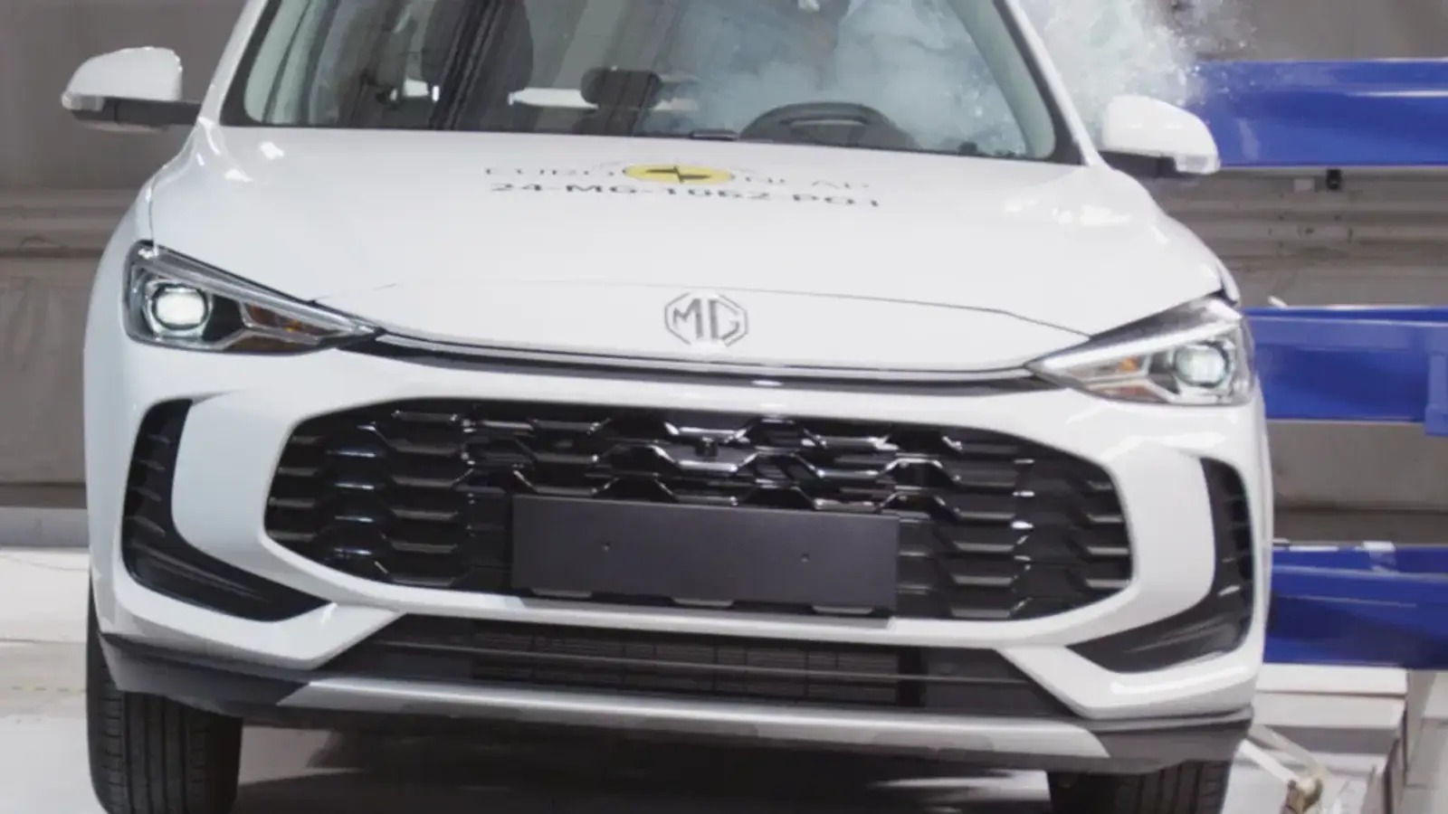 Đây là lý do MG ZS đời mới chờ về Việt Nam chỉ được 4 sao ANCAP: Không có túi khí giữa, phanh lùi khẩn cấp còn cần cải thiện - Ảnh 3