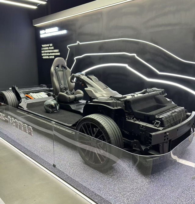 Đối tác pin số 1 thế giới của VinFast ra mắt sản phẩm mới: Bị đâm ở 120km/h không cháy nổ, đi 1.000km/sạc - Ảnh 3