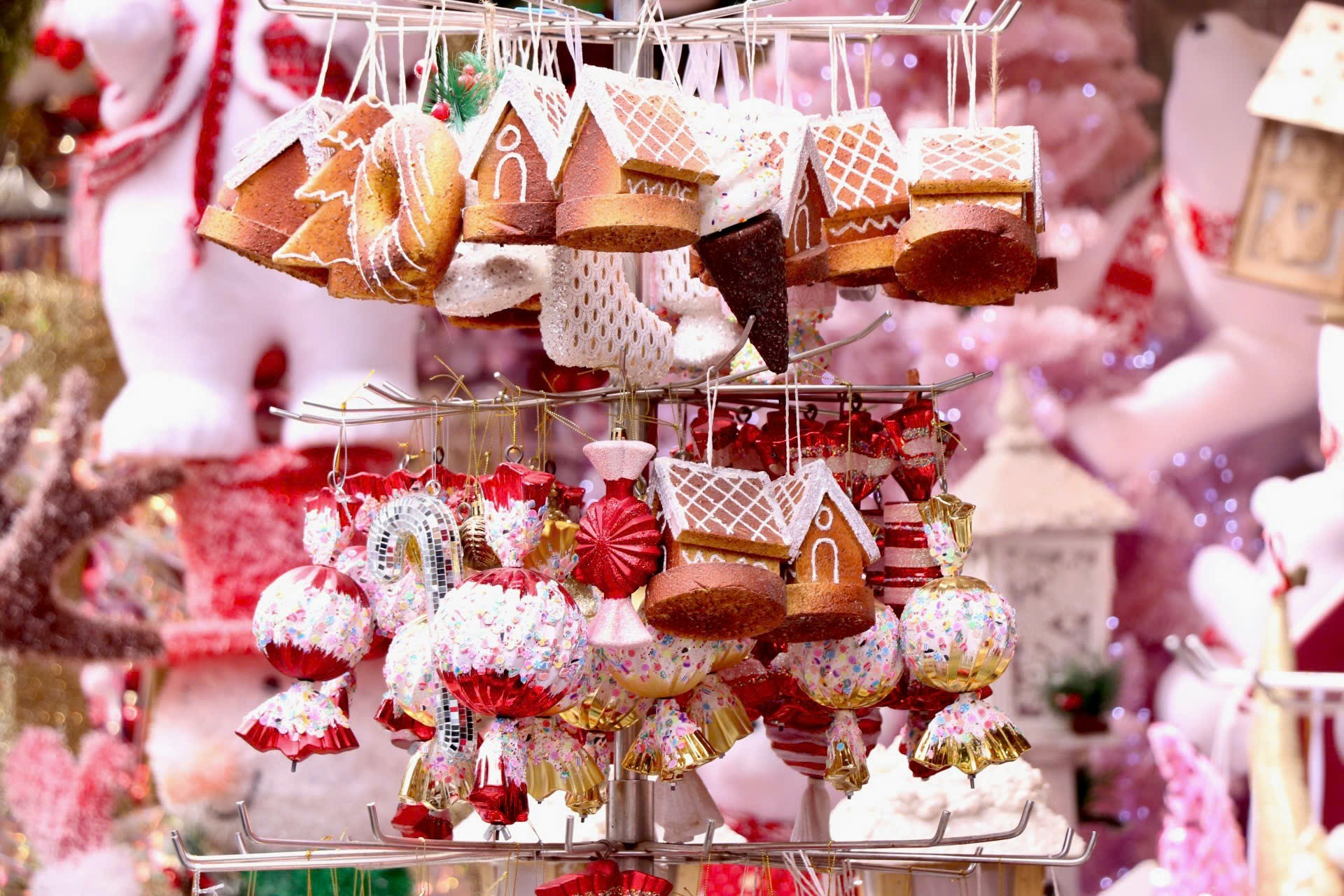 Thị trường Noel Hà Nội: Sản phẩm đa dạng, người mua cầm chừng - Ảnh 9