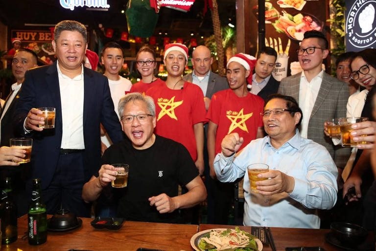 Ai cũng phấn khởi vì Nvidia "ăn nên làm ra", sắp mở trung tâm AI ở Việt Nam: Chỉ công ty này là buồn nhất - Ảnh 1