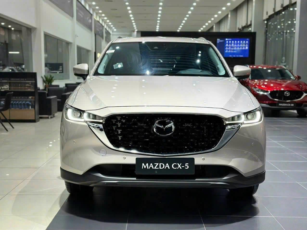 SUV hạng C đua giảm giá niêm yết: CX-5 còn 729 triệu rẻ nhất phân khúc, Territory liên tục dò đáy giá mới - Ảnh 1