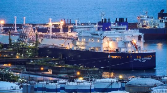 Châu Âu áp dụng biện pháp mạnh tay mới với dầu Nga: Nhắm vào các ‘cứu tinh’ đưa dầu Nga đi muôn nơi, hơn 90 triệu thùng dầu/tháng bị đe dọa - Ảnh 1