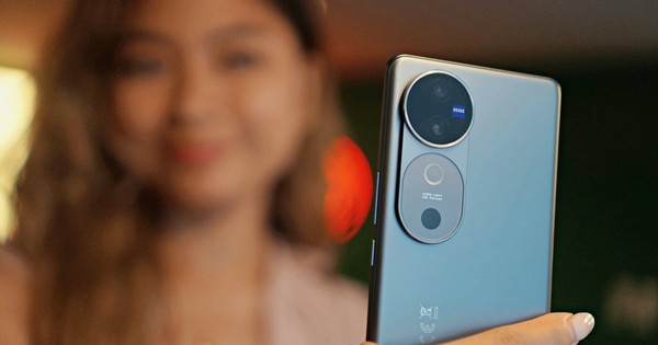 Smartphone 5G, camera Zeiss giá 13 triệu từ vivo