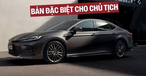 Toyota Camry thêm phiên bản đặc biệt: Nội thất toàn da thật và nhung, nút 'boss' cho sếp ngồi thoải mái, mạnh 194 mã lực