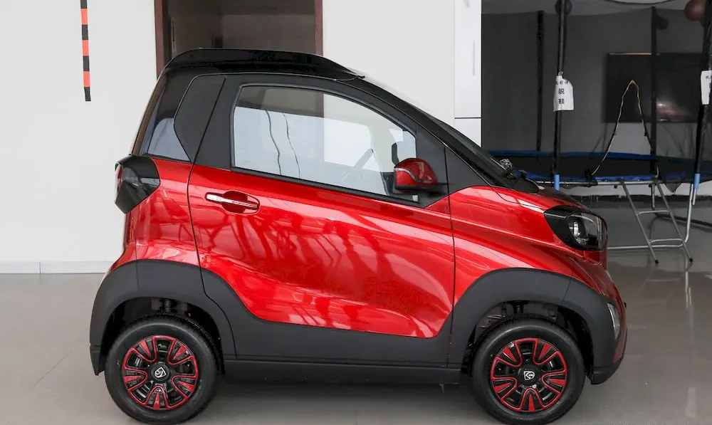 Baojun E100 lộ giá bán dự kiến tại Việt Nam: Ngắn hơn Wuling Mini EV gần nửa mét, vẫn không có sạc nhanh - Ảnh 3