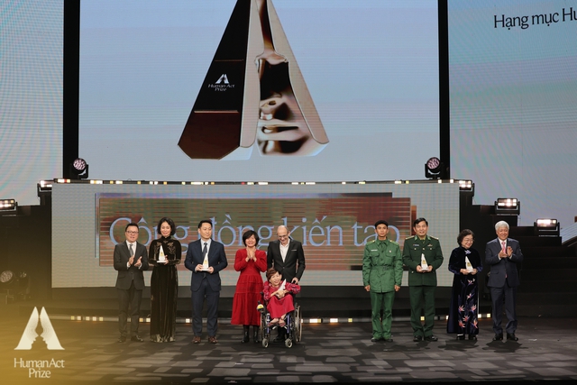 Trong buổi tối đặc biệt, Chủ tịch VinFast hé lộ về 'số 1 màu xanh' của ông Phạm Nhật Vượng - Ảnh 1