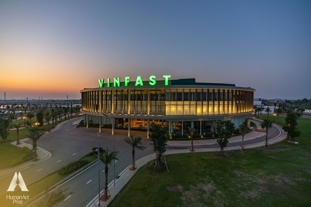 Trong buổi tối đặc biệt, Chủ tịch VinFast hé lộ về 'số 1 màu xanh' của ông Phạm Nhật Vượng - Ảnh 2