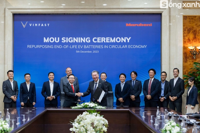 Khối pin khủng VinFast vừa lắp tại hòn đảo 3250 ha: Trữ điện bằng hơn 40 pack pin VF 8, nhằm mục đích gì? - Ảnh 2