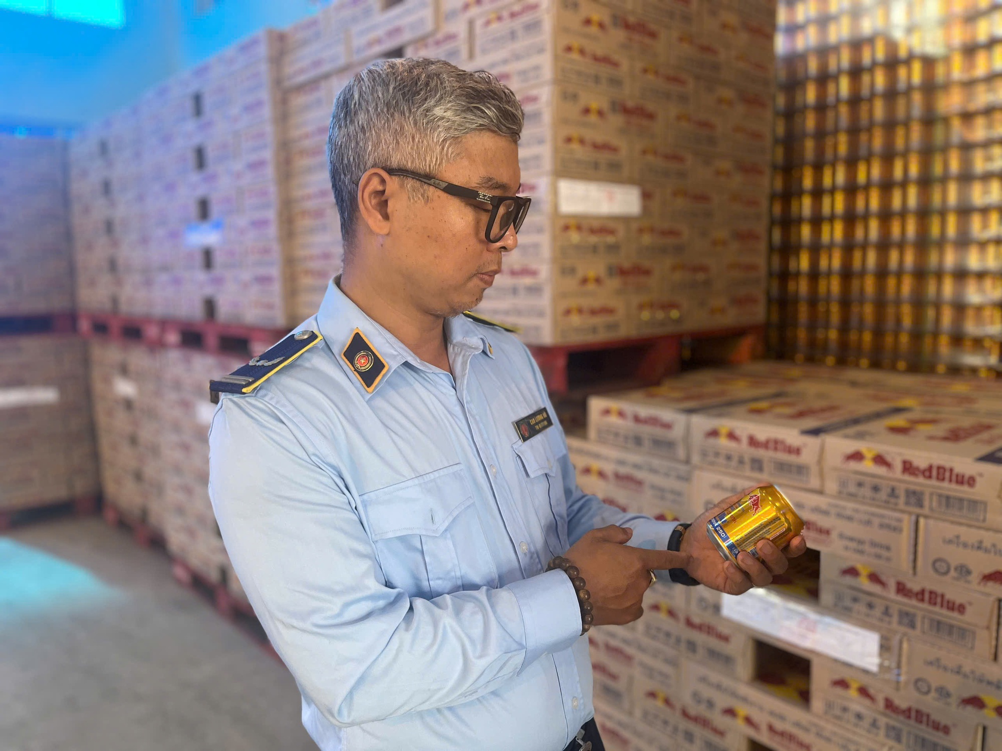 Phát hiện trên 50.000 lon Bò húc giả Red Bull - Ảnh 1