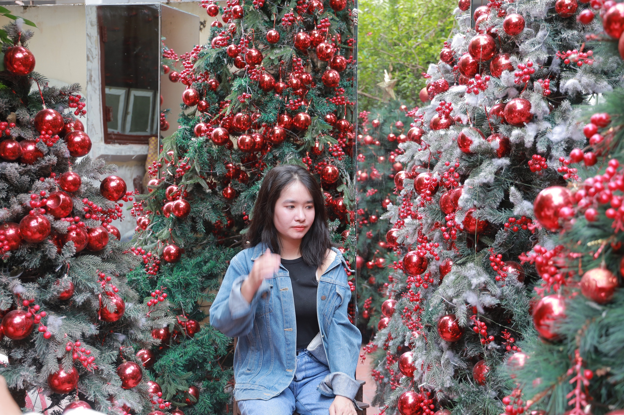 Chủ quán cà phê "hốt bạc" nhờ theo trend chụp hình mùa Noel - Ảnh 4