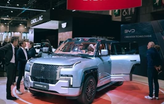 Khó cạnh tranh, các hãng xe hơi phương Tây phải ‘bắt tay’ với Trung Quốc: Hàng trăm tỷ USD đổ vào nhà máy Mỹ gặp rủi ro, vùng an toàn của châu Âu bị phá vỡ - Ảnh 1