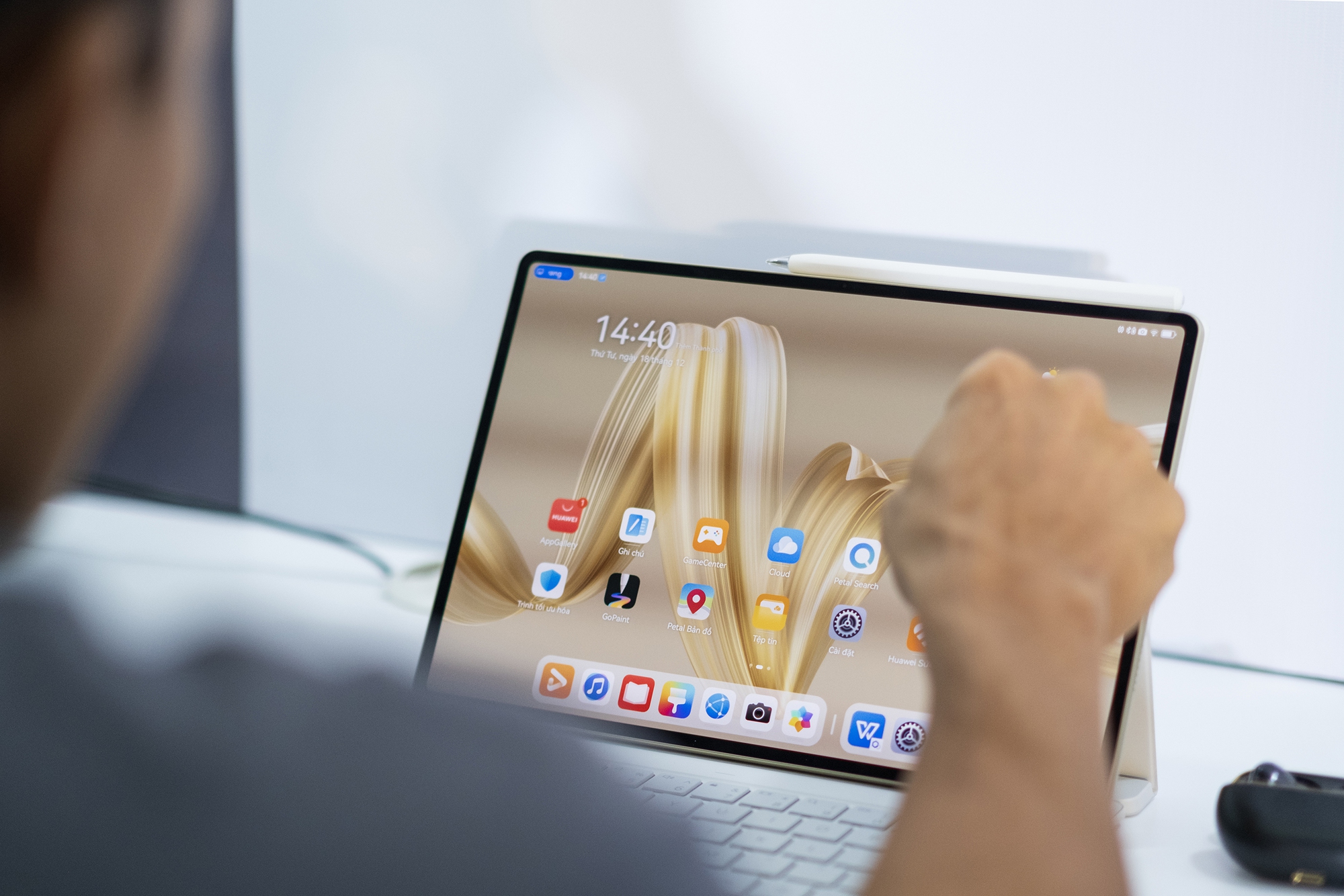 Huawei ra mắt máy tính bảng gọn nhẹ 12,2 inch, giá 23,99 triệu đồng - Ảnh 1