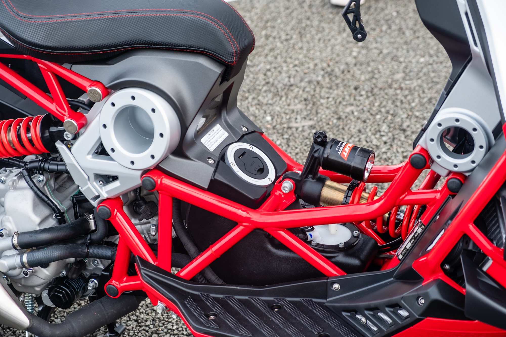 Italjet Dragster 300 ra mắt Việt Nam: Thiết kế lạ, giá dễ 200 triệu song cốp nhỏ, không có chìa khóa thông minh - Ảnh 15