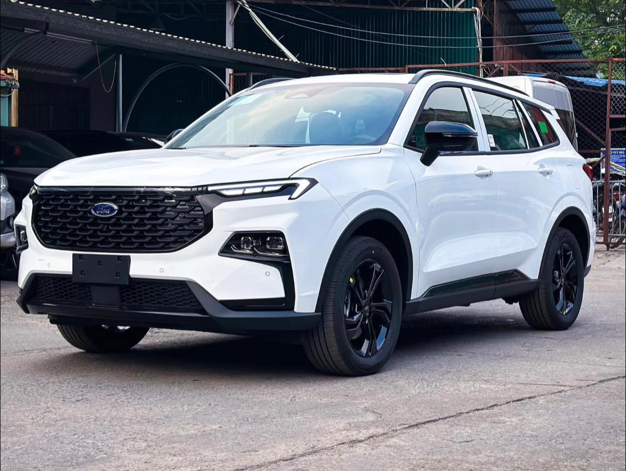 Loạt xe giảm giá như chưa hết chính sách: CR-V còn từ hơn 900 triệu, Xpander thêm bản ưu đãi, Territory tiệm cận CX-5, nhưng cũng có mẫu 'quay xe' - Ảnh 6