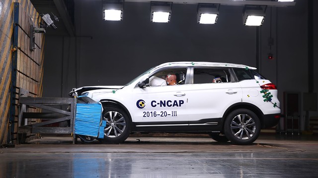 Đối tác pin số 1 thế giới của VinFast ra mắt sản phẩm mới: Bị đâm ở 120km/h không cháy nổ, đi 1.000km/sạc - Ảnh 4