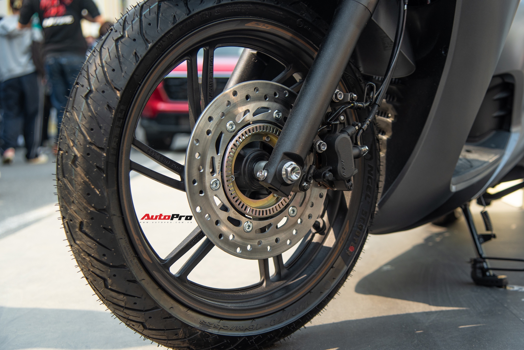 Ảnh thực tế Honda SH 350i 2025 giá gần 153 triệu đồng: Thiết kế tinh chỉnh, thêm tiện ích mà nhiều người thích - Ảnh 6