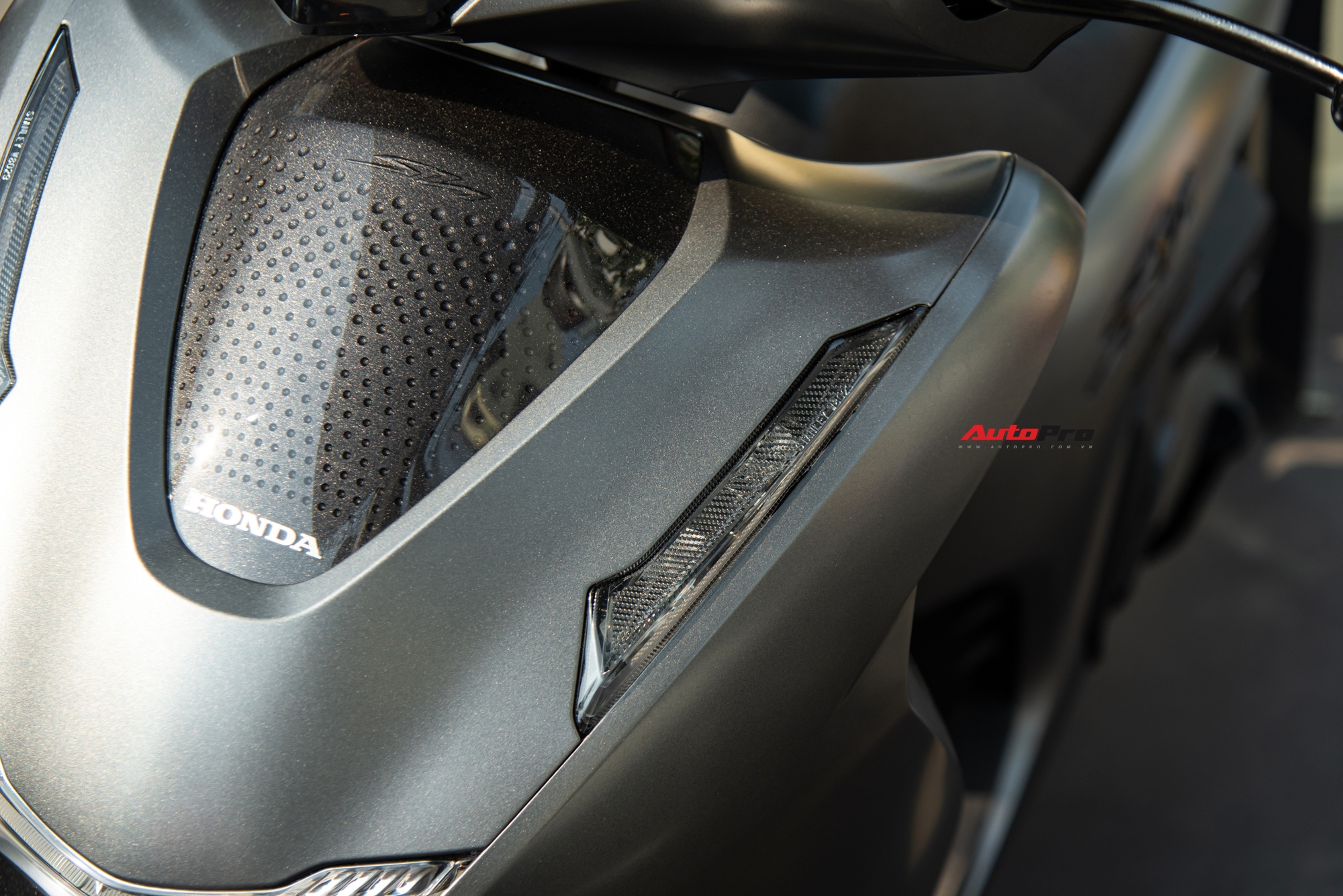 Ảnh thực tế Honda SH 350i 2025 giá gần 153 triệu đồng: Thiết kế tinh chỉnh, thêm tiện ích mà nhiều người thích - Ảnh 4