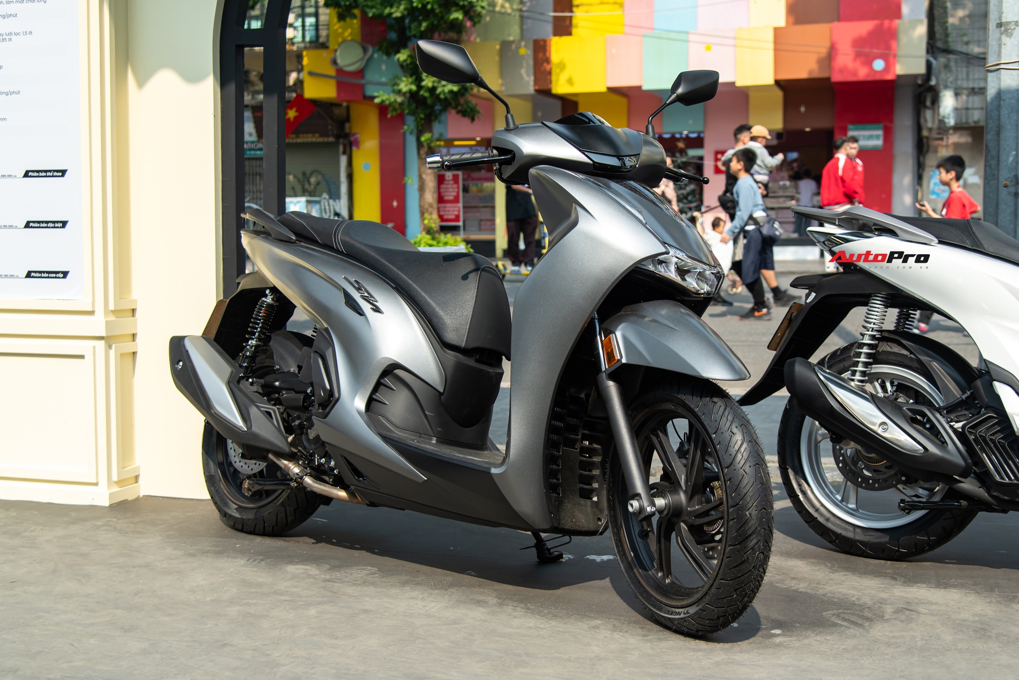 Ảnh thực tế Honda SH 350i 2025 giá gần 153 triệu đồng: Thiết kế tinh chỉnh, thêm tiện ích mà nhiều người thích - Ảnh 1